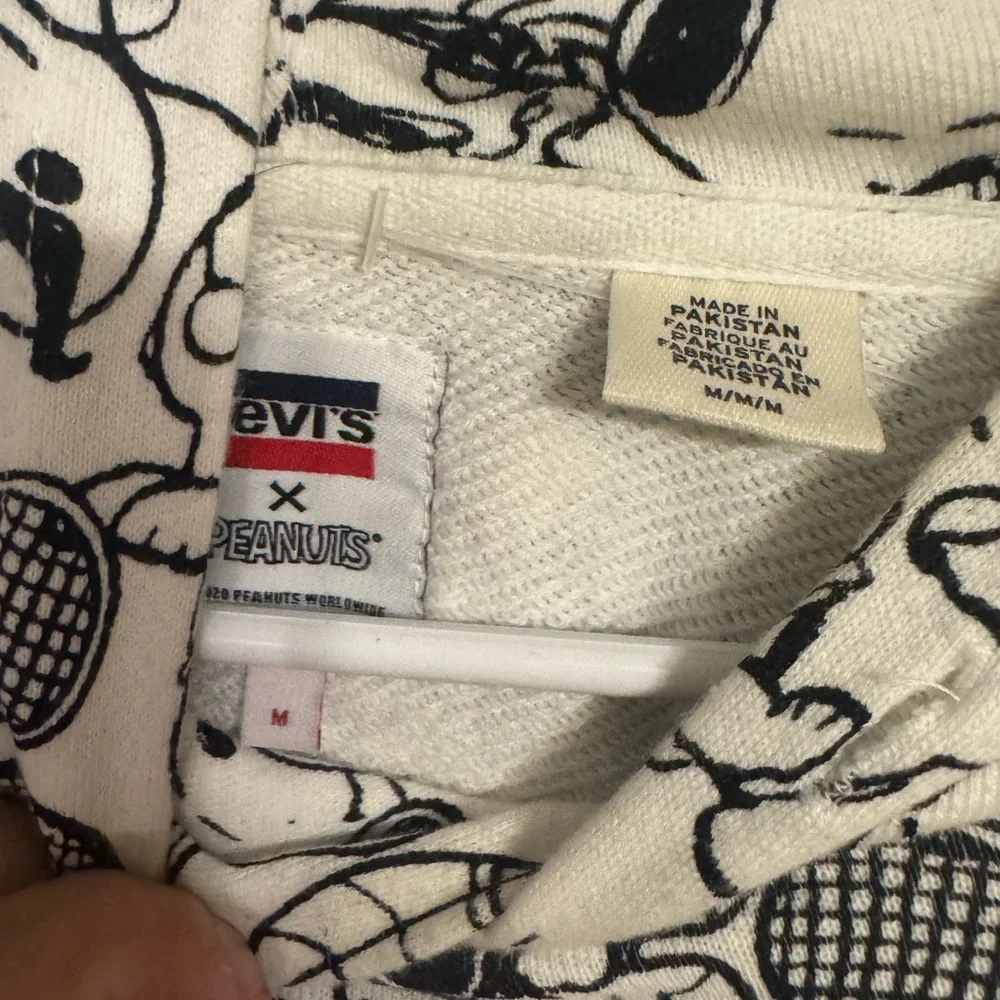 Levi's x Peanuts Snoopy all-over print hoodie. - Picture 2 of 3